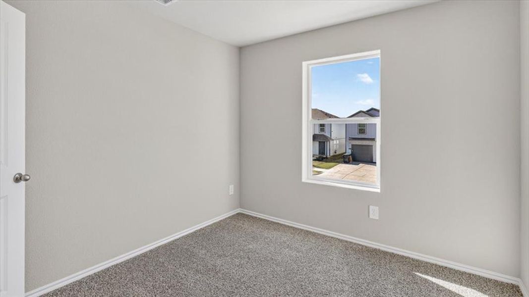 Spacious, unfurnished interior of a new home in Hickory Grove, Denton (Image 15).