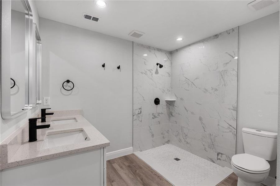 Spacious, unfurnished interior of a new home in , Orange City (Image 13).