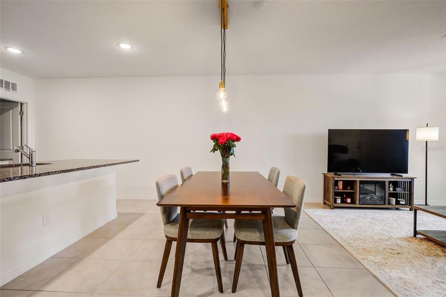 Furnished interior view inside a new home in , Winter Garden (Image 9).