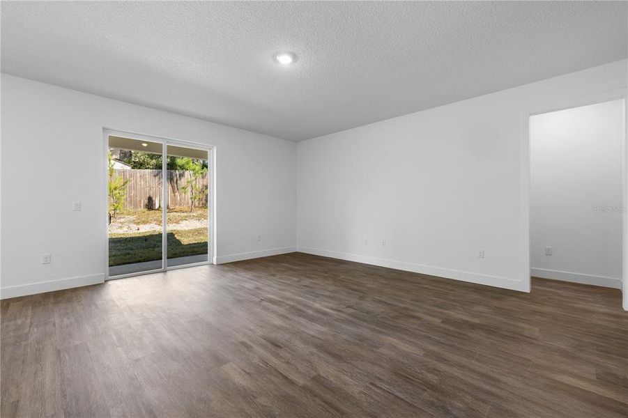 Spacious, unfurnished interior of a new home in , Deland (Image 24).