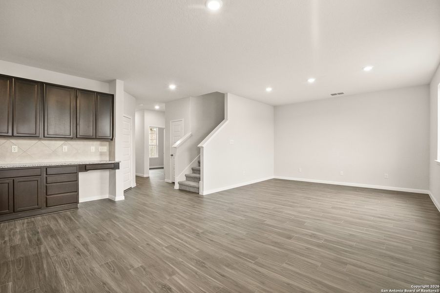Spacious, unfurnished interior of a new home in Cinco Lakes, San Antonio (Image 23).