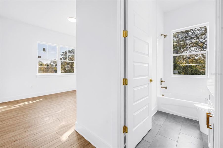 Spacious, unfurnished interior of a new home in , St. Petersburg (Image 23).