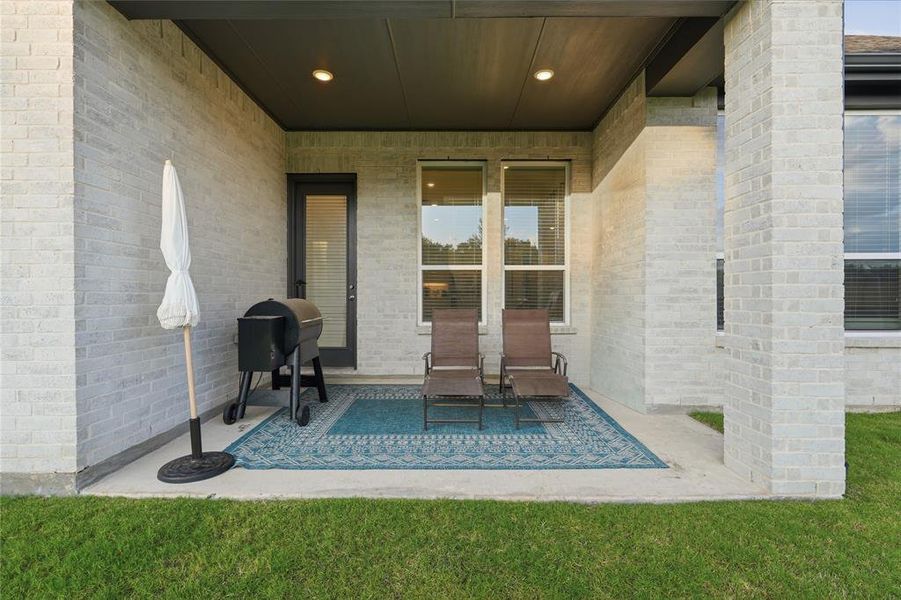 Exterior details and patio area of a home in Sonoma Verde, McLendon-Chisholm (Image 3).