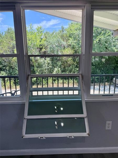 Easy Clean windows.
