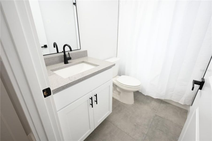 Furnished interior view inside a new home in , Dunnellon (Image 13).