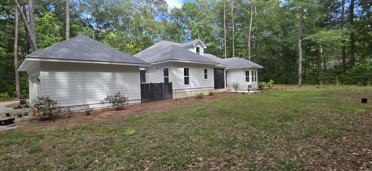 Exterior details and patio area of a home in , Seabrook (Image 24).