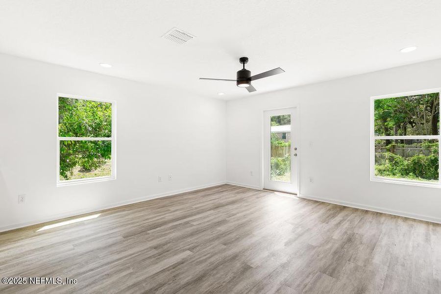 Spacious, unfurnished interior of a new home in , Jacksonville (Image 33).