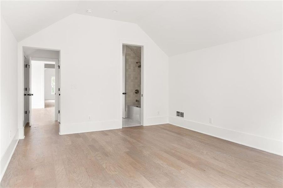 Spacious, unfurnished interior of a new home in , Chattahoochee Hills (Image 14). Spacious, unfurnished interior of a new home in , Chattahoochee Hills (Image 14).