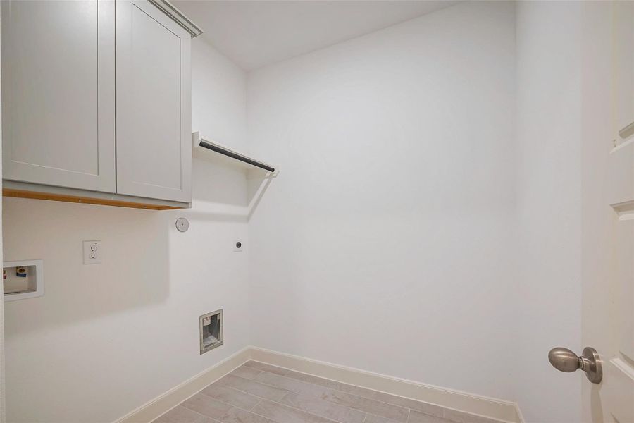 Spacious, unfurnished interior of a new home in Lago Mar, Texas City (Image 33).