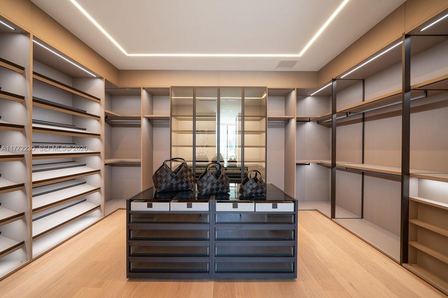 Community amenities in , Miami Beach (Image 36).