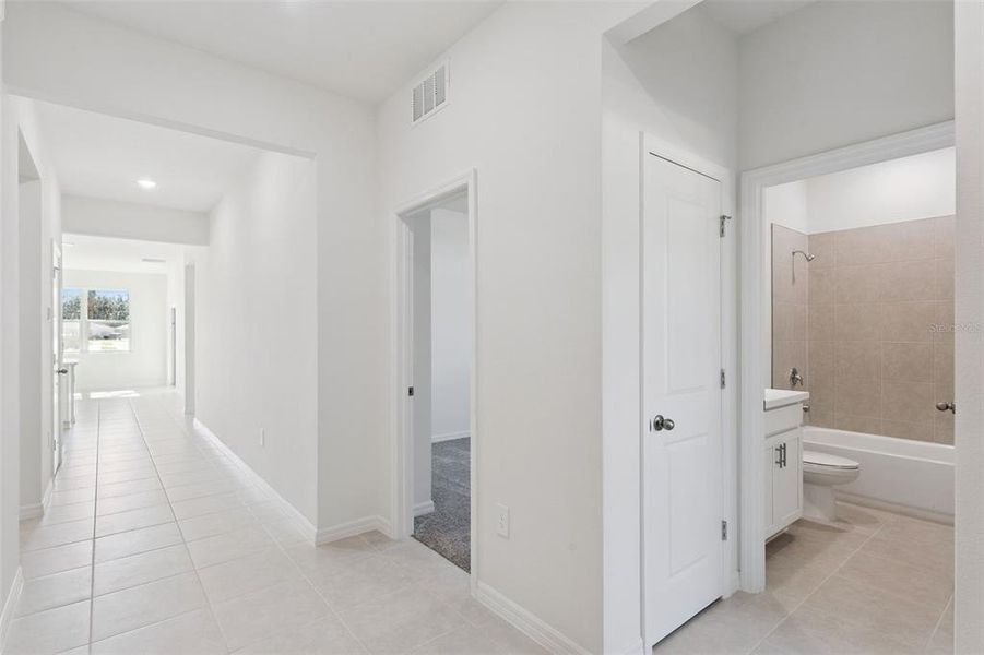 Spacious, unfurnished interior of a new home in Estes Reserve, Eustis (Image 12).