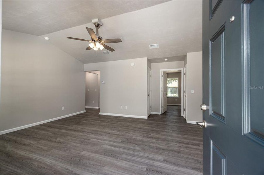 Spacious, unfurnished interior of a new home in , Gainesville (Image 11).