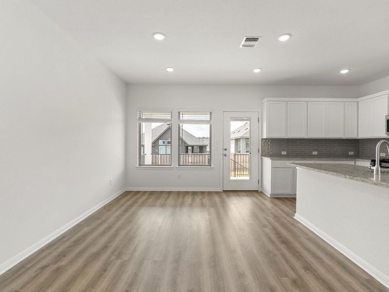 Spacious, unfurnished interior of a new home in Crosswinds, Kyle (Image 16).