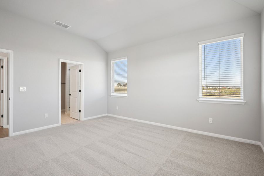 Spacious, unfurnished interior of a new home in Porter Country, Buda (Image 28).