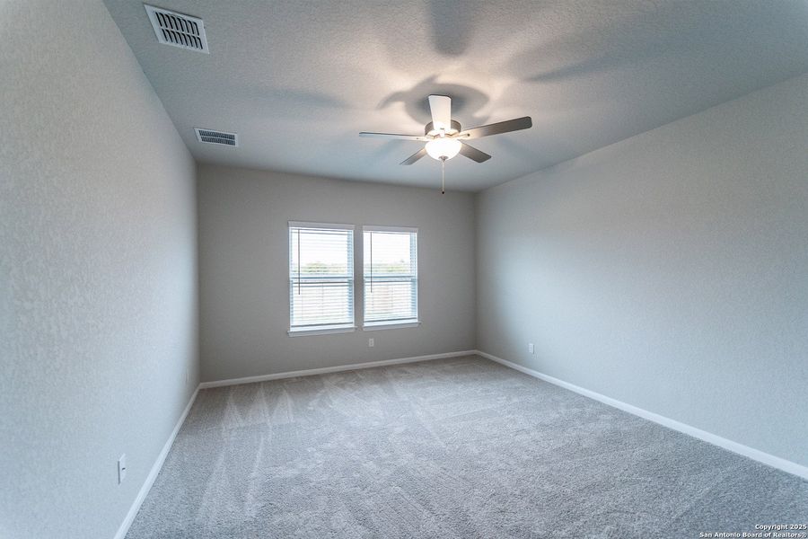 Spacious, unfurnished interior of a new home in Cloud Country, New Braunfels (Image 15).