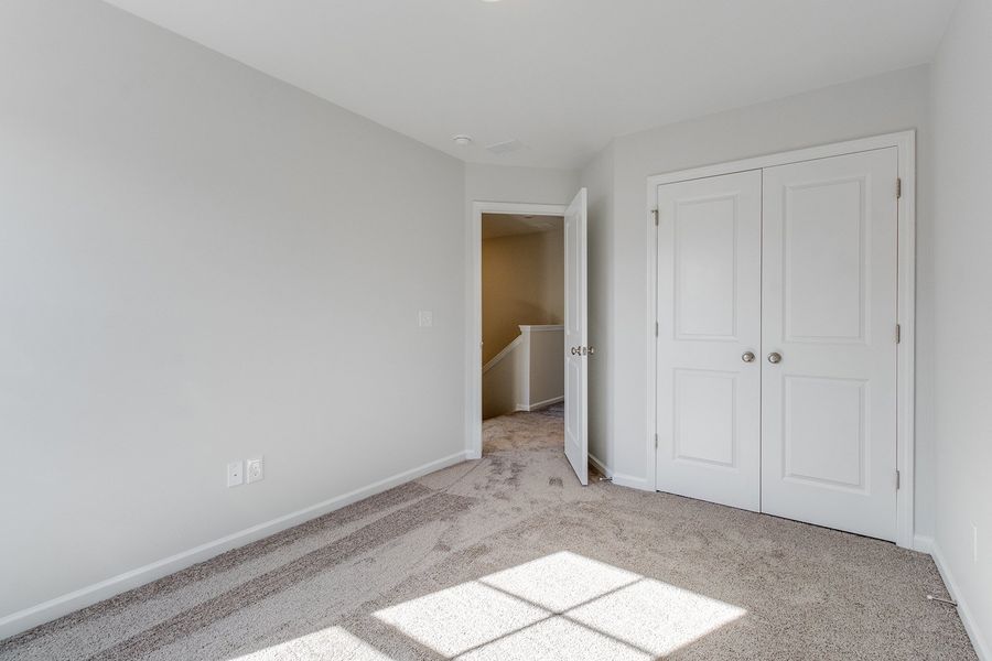 Spacious, unfurnished interior of a new home in Astoria, Columbia (Image 27).