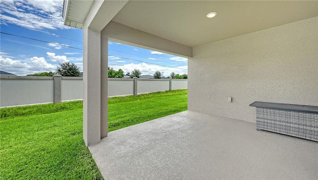 Exterior details and patio area of a home in , Palmetto (Image 26).