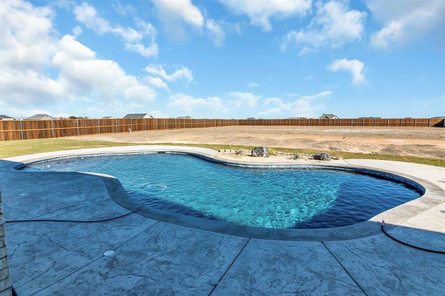 Community amenities in , Venus (Image 38).