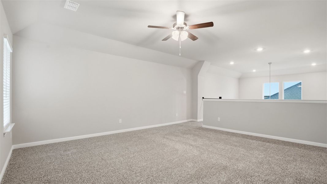 Spacious, unfurnished interior of a new home in Eden Ranch, Arlington (Image 23).