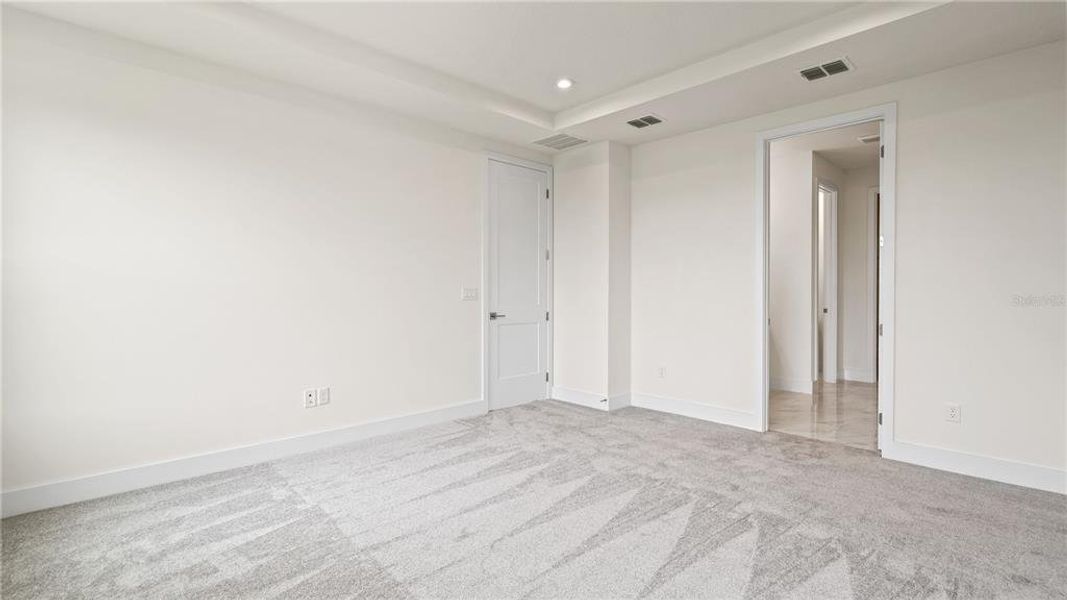 Spacious, unfurnished interior of a new home in Trailside, Mount Dora (Image 16).