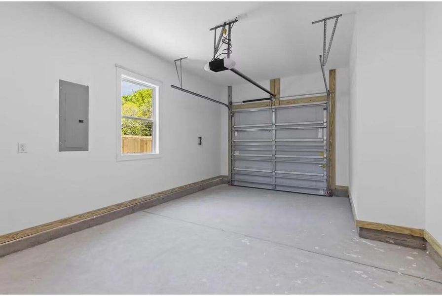 Spacious, unfurnished interior of a new home in , North Charleston (Image 18).