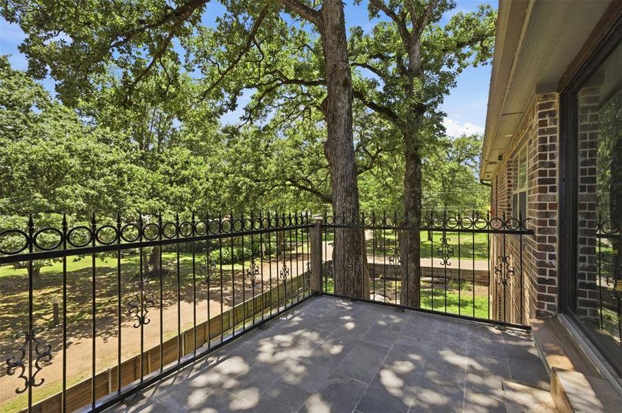 Exterior details and patio area of a home in , Mabank (Image 19).