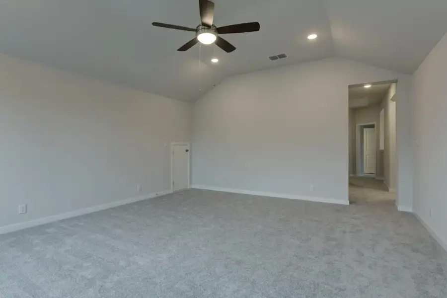 Representative unfurnished interior of a home built from the Guadalupe by Ashton Woods in Saddlebrook Ranch, Schertz (Image 27).
