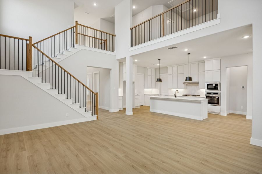 Spacious, unfurnished interior of a new home in Dove Hollow, Waxahachie (Image 15). Spacious, unfurnished interior of a new home in Dove Hollow, Waxahachie (Image 15).