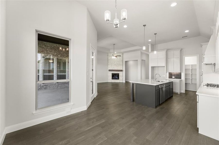 20. 2118 Clairmount - Bath