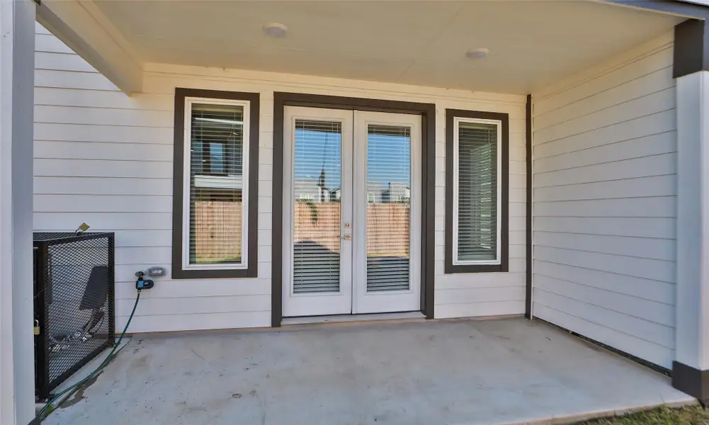 Exterior details and patio area of a home in Independence Heights, Houston (Image 4). Exterior details and patio area of a home in Independence Heights, Houston (Image 4).