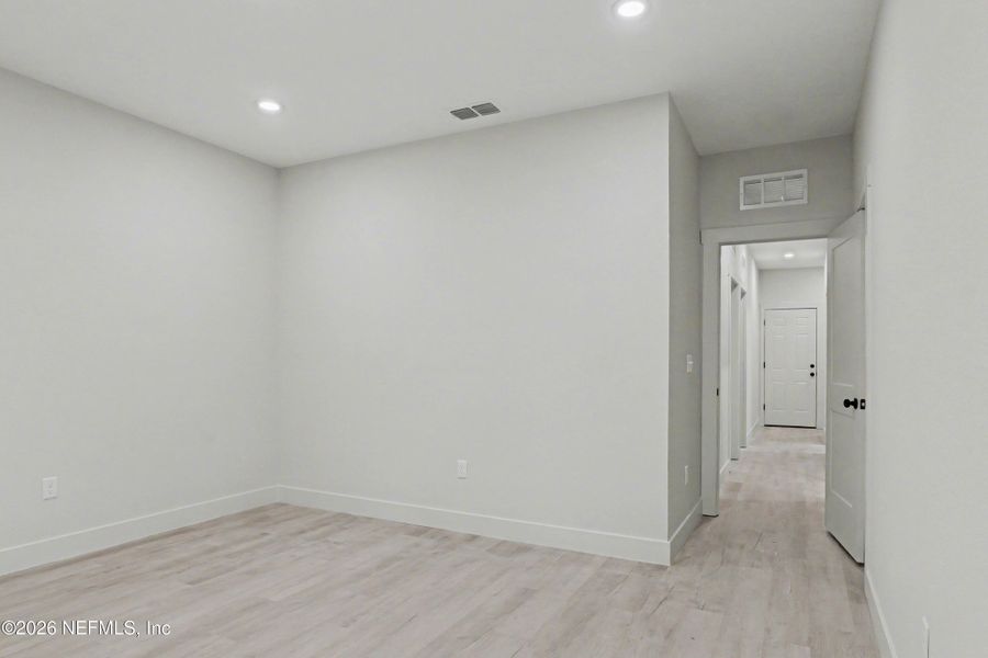 Spacious, unfurnished interior of a new home in , Jacksonville (Image 31).