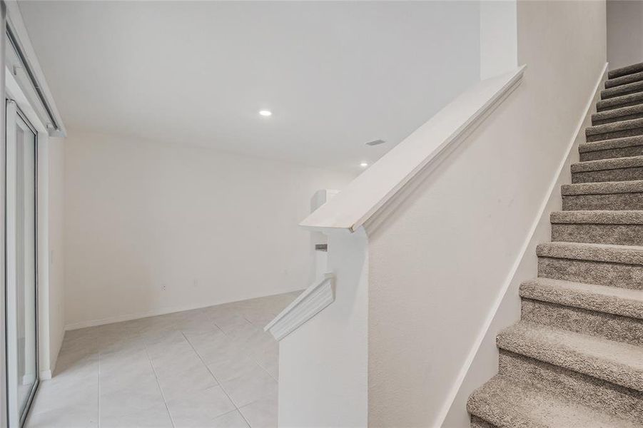 Spacious, unfurnished interior of a new home in , Howey-in-the-Hills (Image 16).