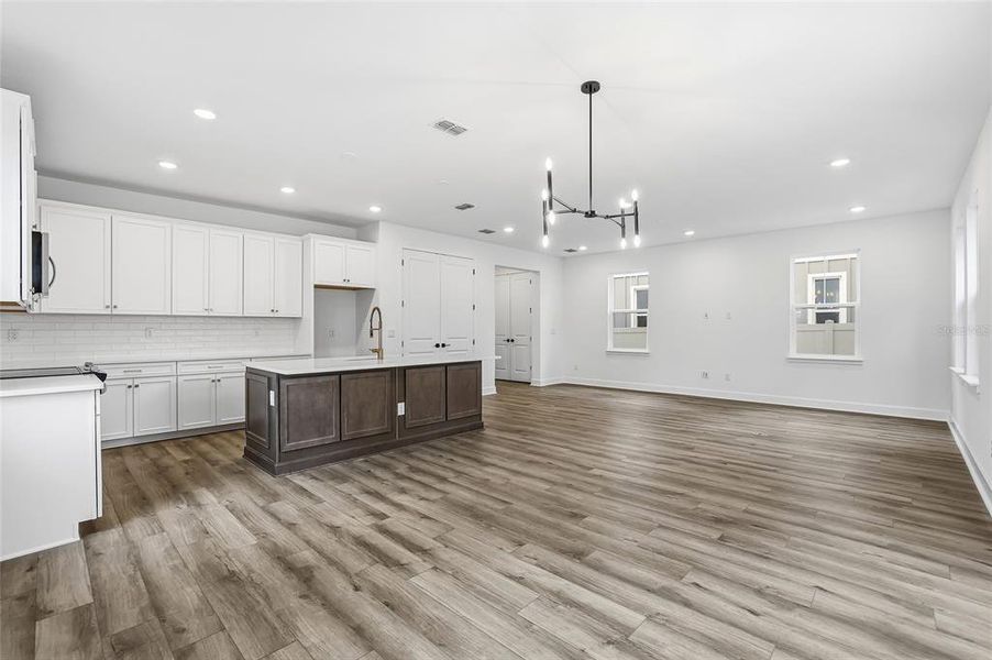 Spacious, unfurnished interior of a new home in , Tampa (Image 26).