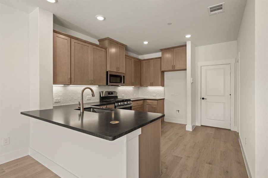 The kitchen peninsula offers a great place for a quick bite or homework station. The kitchen peninsula offers a great place for a quick bite or homework station.