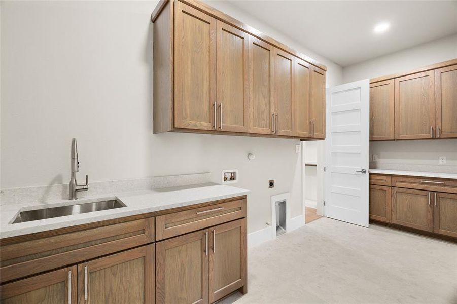 Furnished interior view inside a new home in Pecan Plantation, Granbury (Image 17).