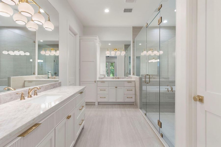 Stunning spa like ensuite primary bath! Stunning spa like ensuite primary bath!