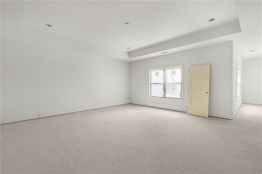 Spacious, unfurnished interior of a new home in , Marietta (Image 4).