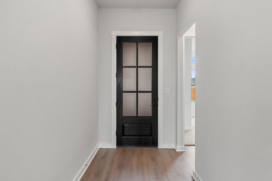 Spacious, unfurnished interior of a new home in Lagos Reserve, Manor (Image 19).