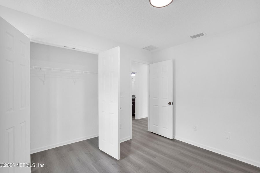 Spacious, unfurnished interior of a new home in , Green Cove Springs (Image 20).