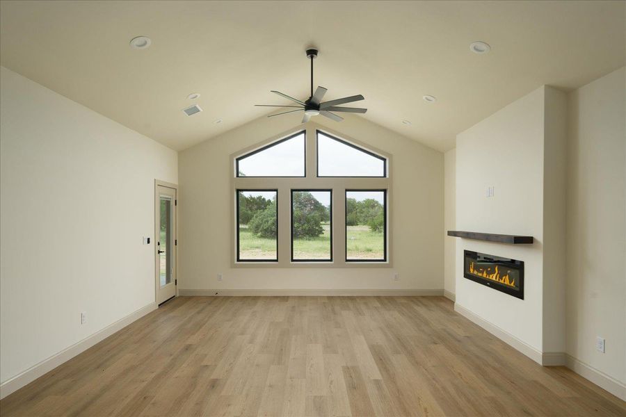 Spacious, unfurnished interior of a new home in , Horseshoe Bay (Image 11).