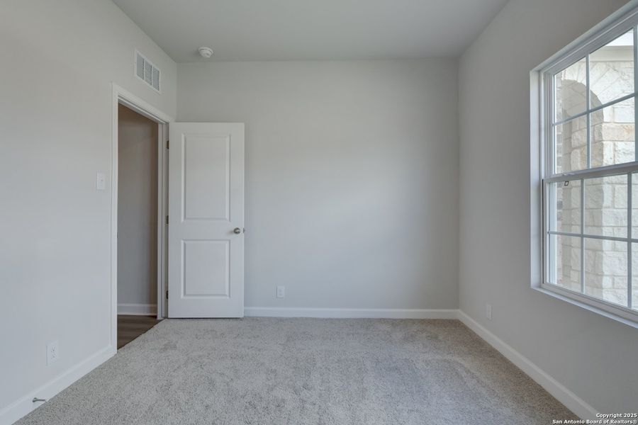 Spacious, unfurnished interior of a new home in Cordova Trails, Seguin (Image 14).