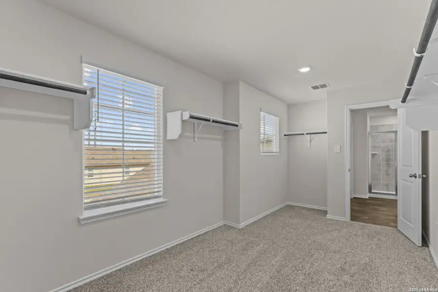 Spacious, unfurnished interior of a new home in Laurel Vistas, San Antonio (Image 17).
