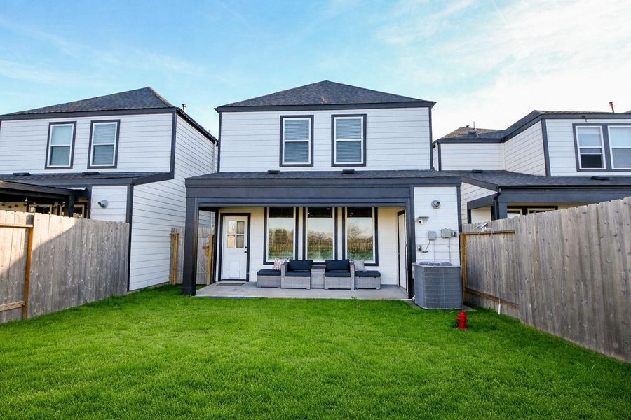 Exterior details and patio area of a home in City Gate North, Houston (Image 3).