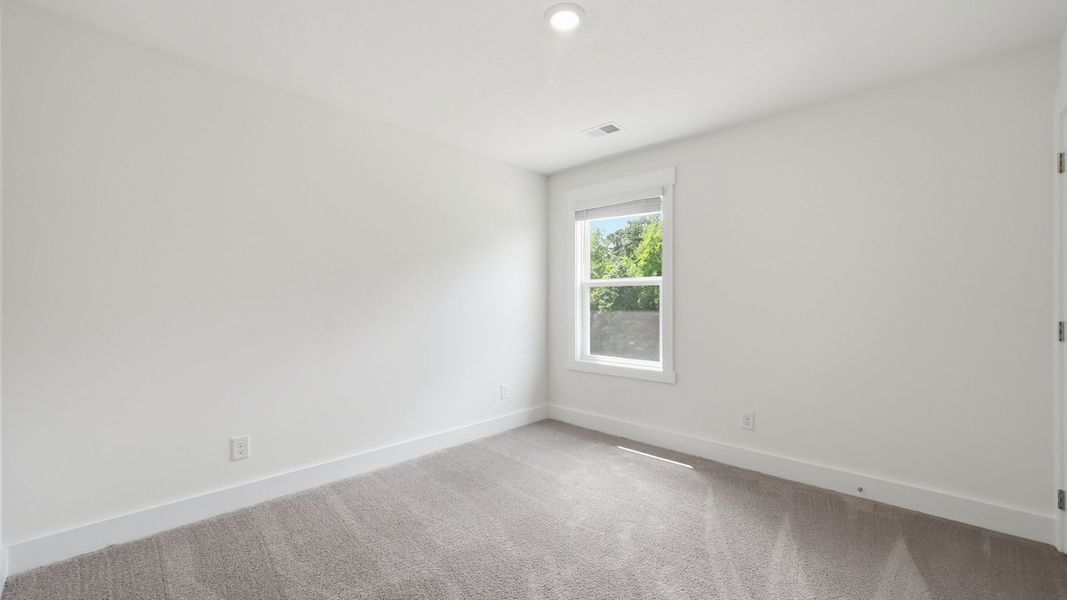 Spacious, unfurnished interior of a new home in Fieldcrest Acres, Blountville (Image 15).
