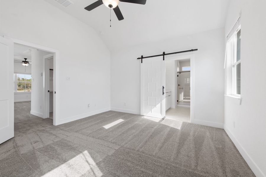 Spacious, unfurnished interior of a new home in Sienna, Missouri City (Image 35).