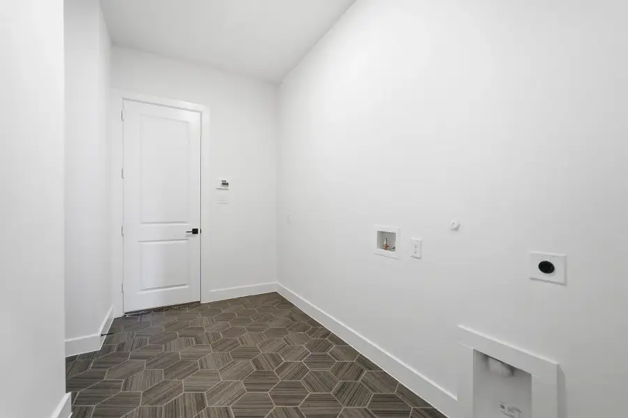 Spacious, unfurnished interior of a new home in Sonoma Verde, Heath (Image 55). Spacious, unfurnished interior of a new home in Sonoma Verde, Heath (Image 55).