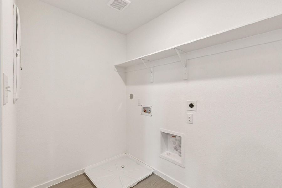 Spacious, unfurnished interior of a new home in Montgomery Bend, Montgomery (Image 16).