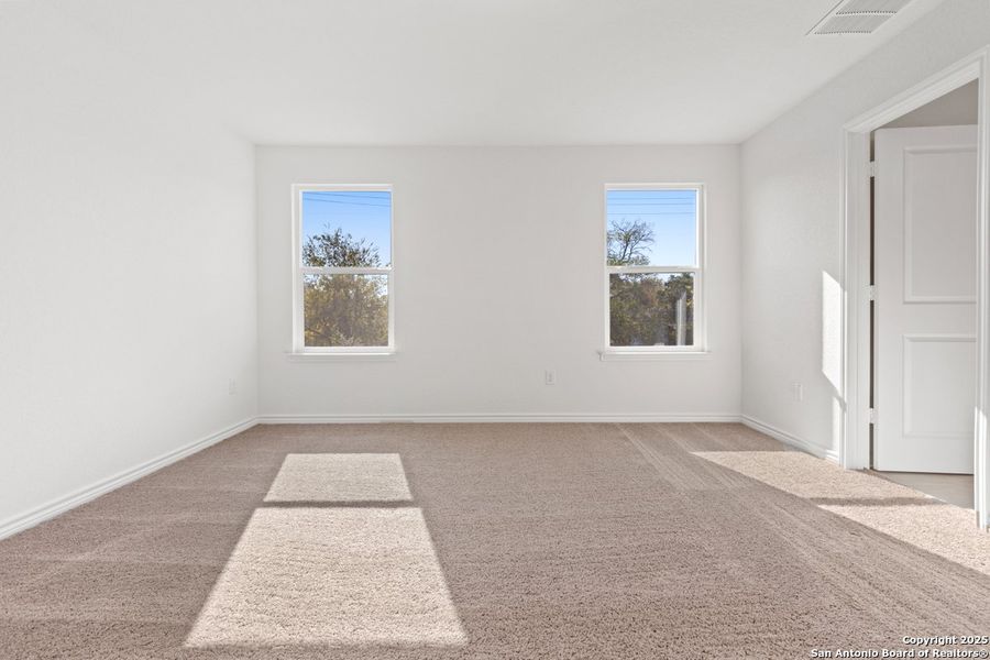 Spacious, unfurnished interior of a new home in Spanish Trails Villas, San Antonio (Image 8).