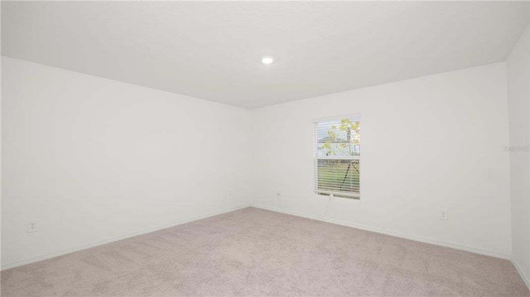 Spacious, unfurnished interior of a new home in Cypress Point at Lake Parker: The Estates, Lakeland (Image 36).