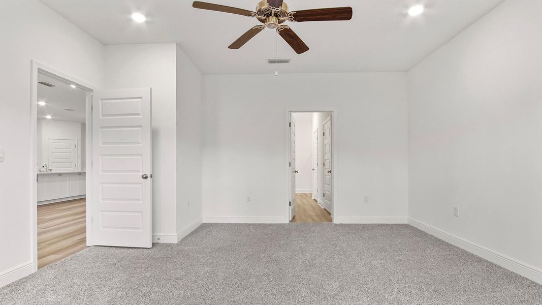 Spacious, unfurnished interior of a new home in Owl's Head Farms, Freeport (Image 14). Spacious, unfurnished interior of a new home in Owl's Head Farms, Freeport (Image 14).